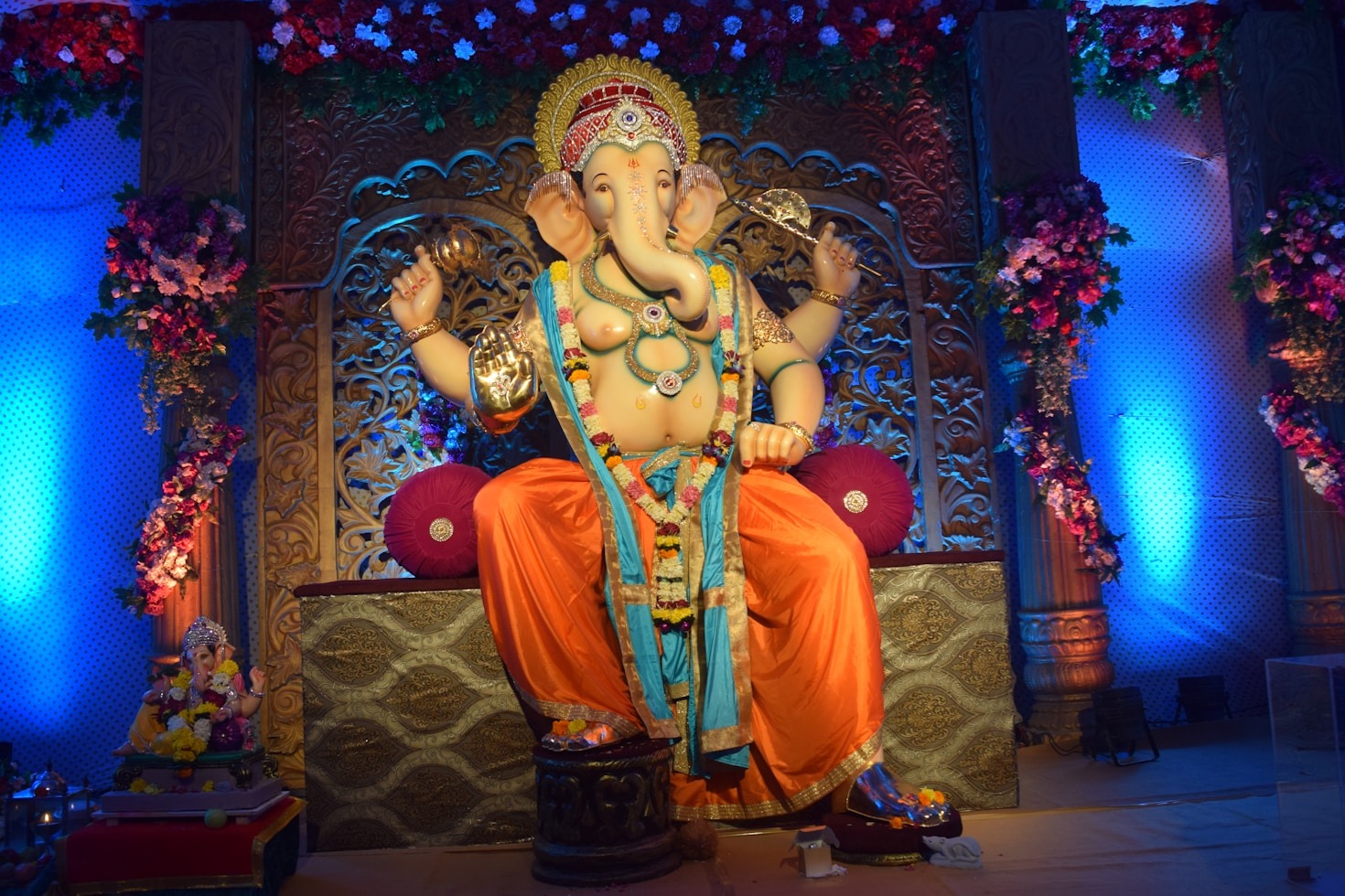 Exploring Hindu Traditions at Adhyatmik Vikas Kendra